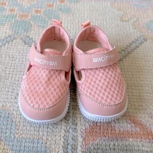 Size 5 baby Water shoes EUC pink